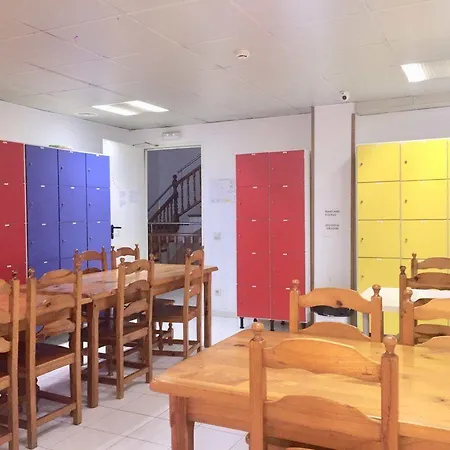 Residencia Universitaria Pare Claret بيت شباب *