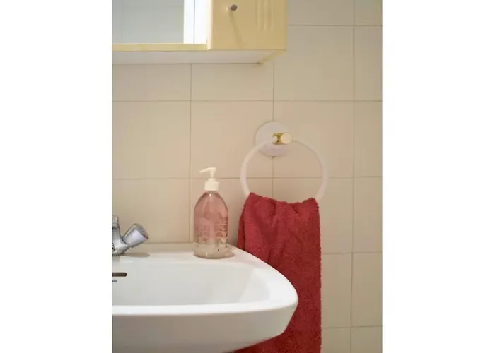 Residencia Universitaria Pare Claret بيت شباب *