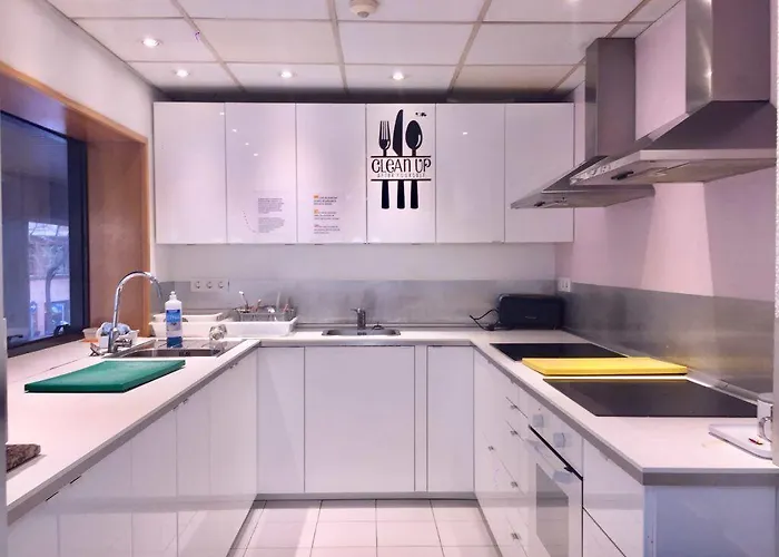 Residencia Universitaria Pare Claret بيت شباب خيرونا